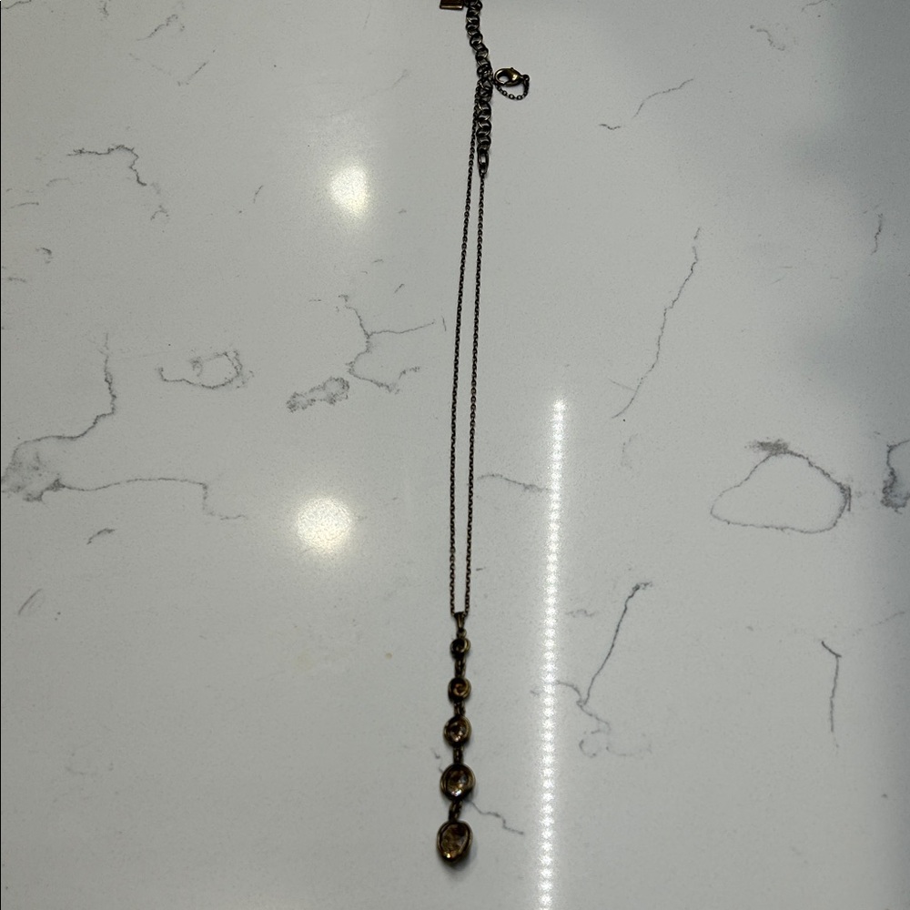 Chic Gold Drop Necklace - Picture 2 of 8
